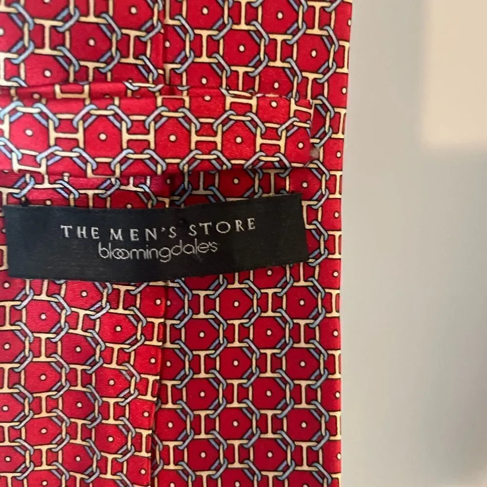 Bloomingdale’s Men’s Store Tie - red - excellent condition